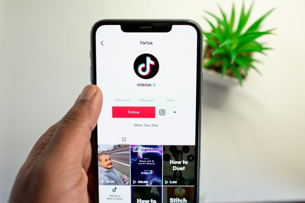 jam upload tiktok fyp